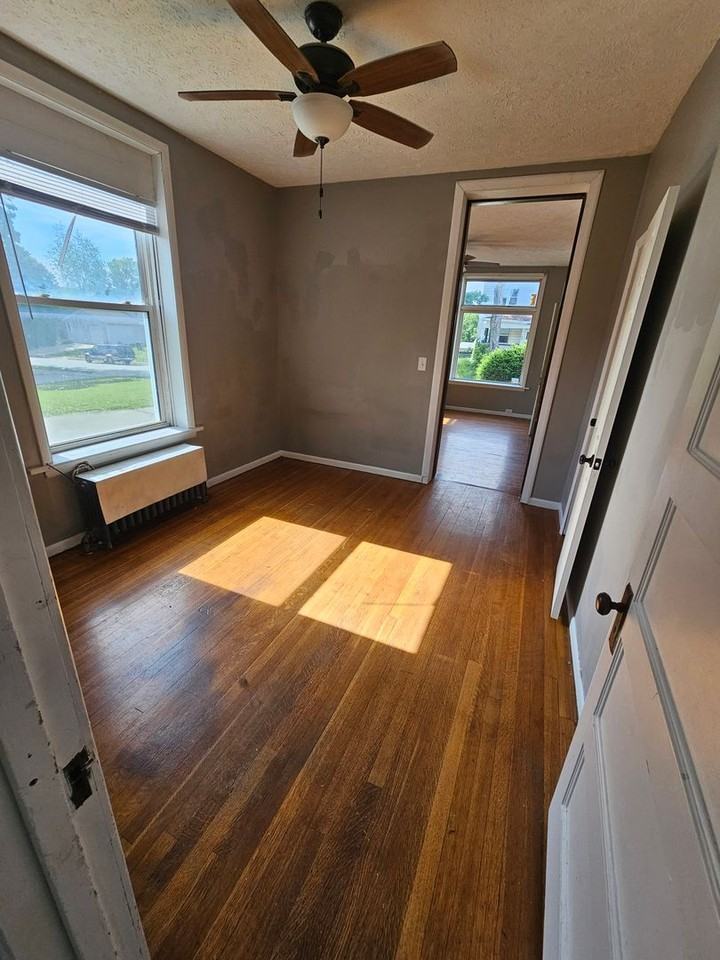 602 W Monroe St - Photo 5 of 9