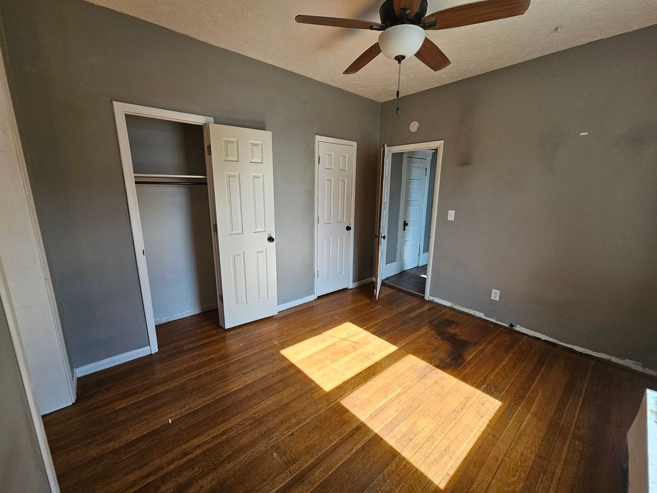 602 W Monroe St - Photo 6 of 9
