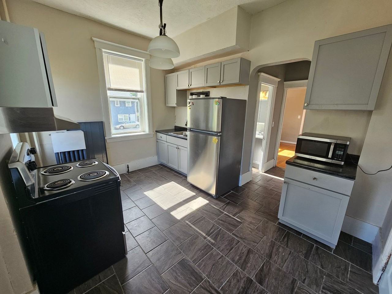 602 W Monroe St - Photo 7 of 9