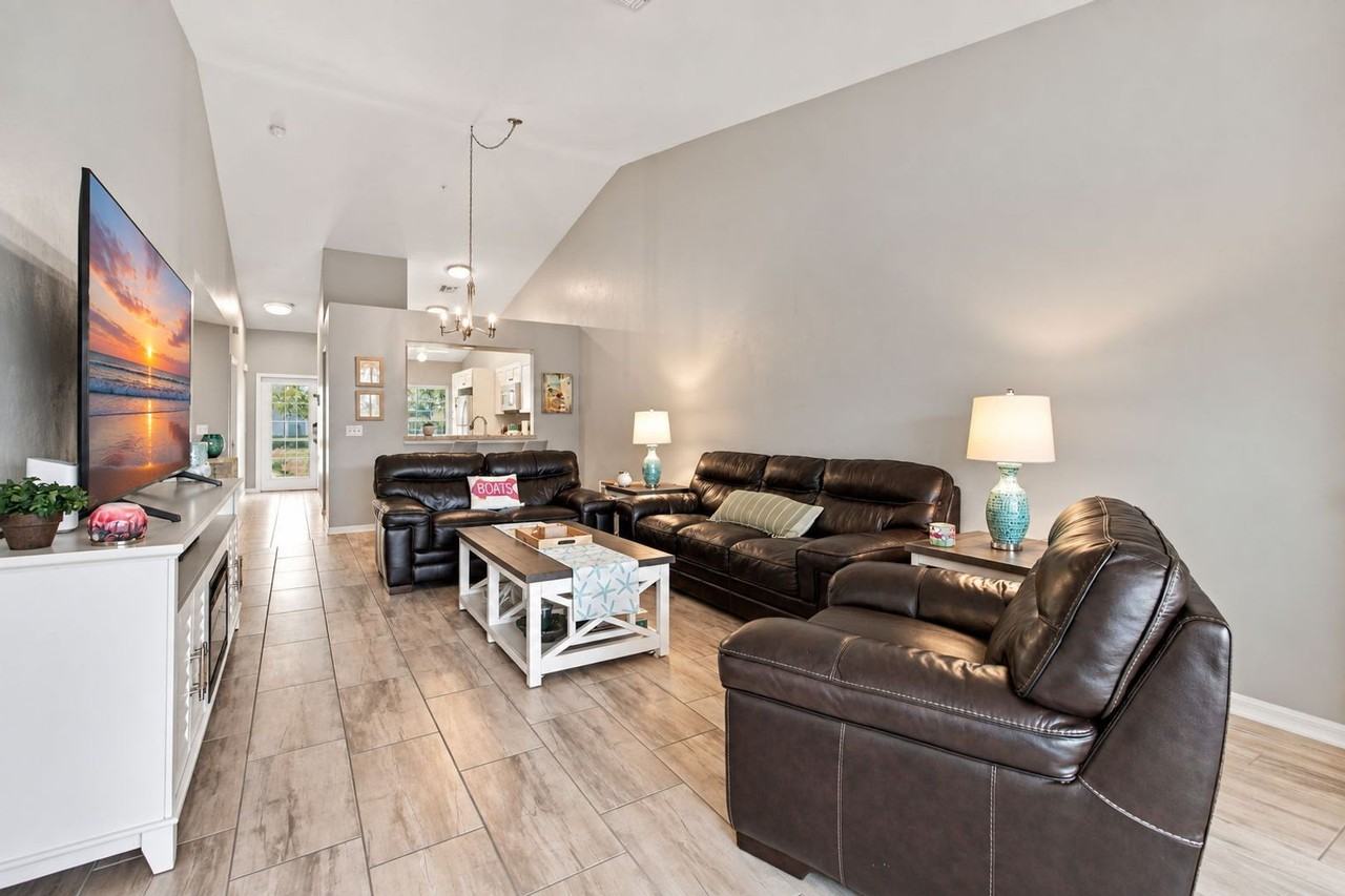 367 Dover Pl - Photo 4 of 41