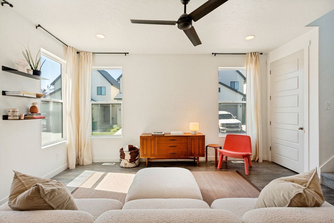 2413 N Gotland Way - Photo 3 of 50