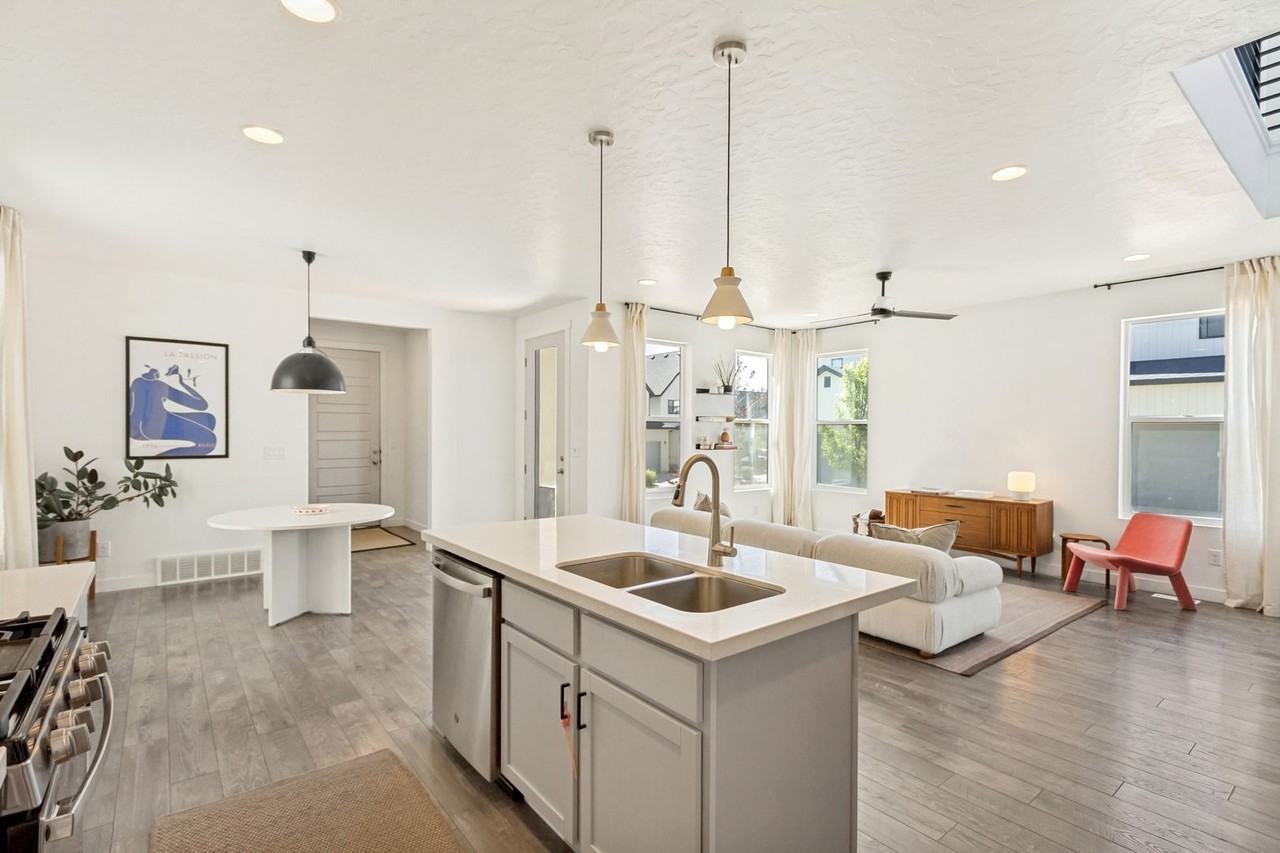2413 N Gotland Way - Photo 7 of 50