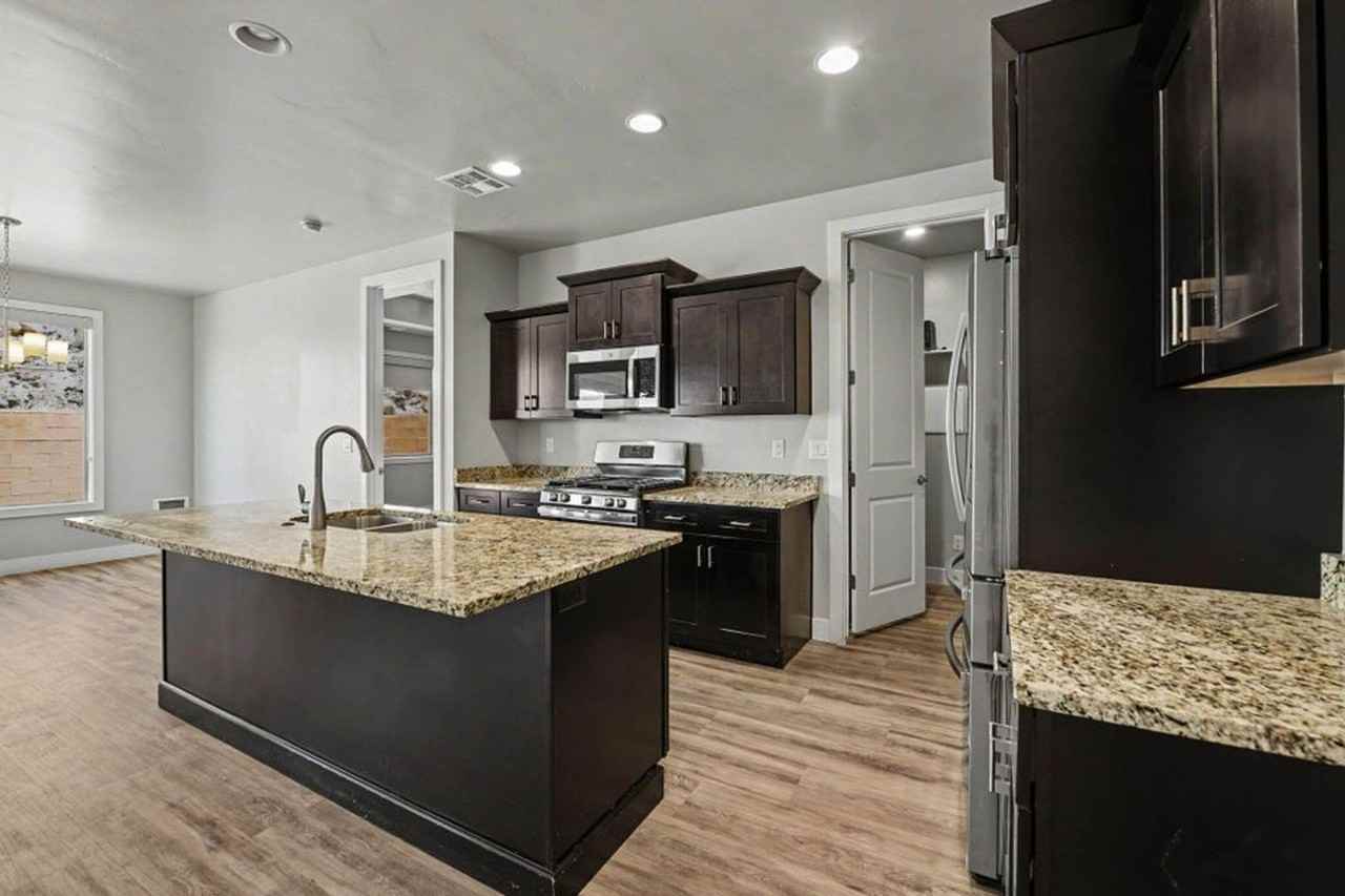 1508 W 460 N - Photo 7 of 26