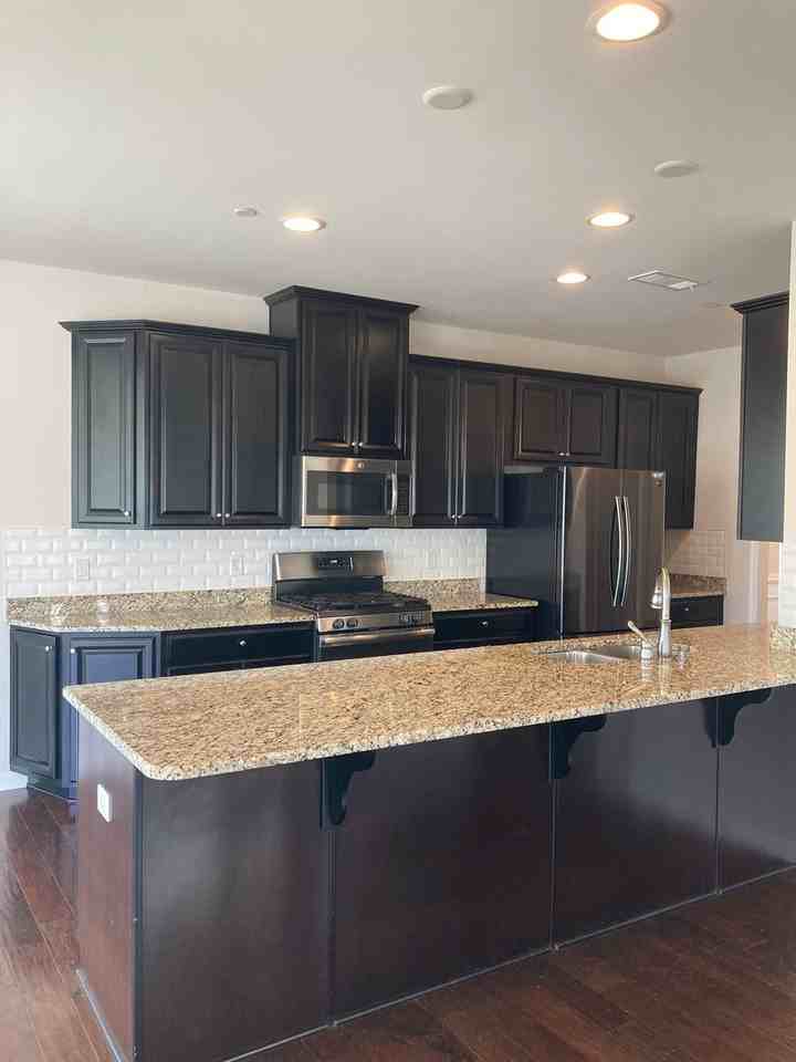 4025 Fernshaw Ln - Photo 3 of 14