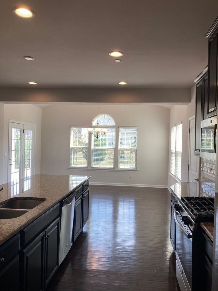 4025 Fernshaw Ln - Photo 4 of 14