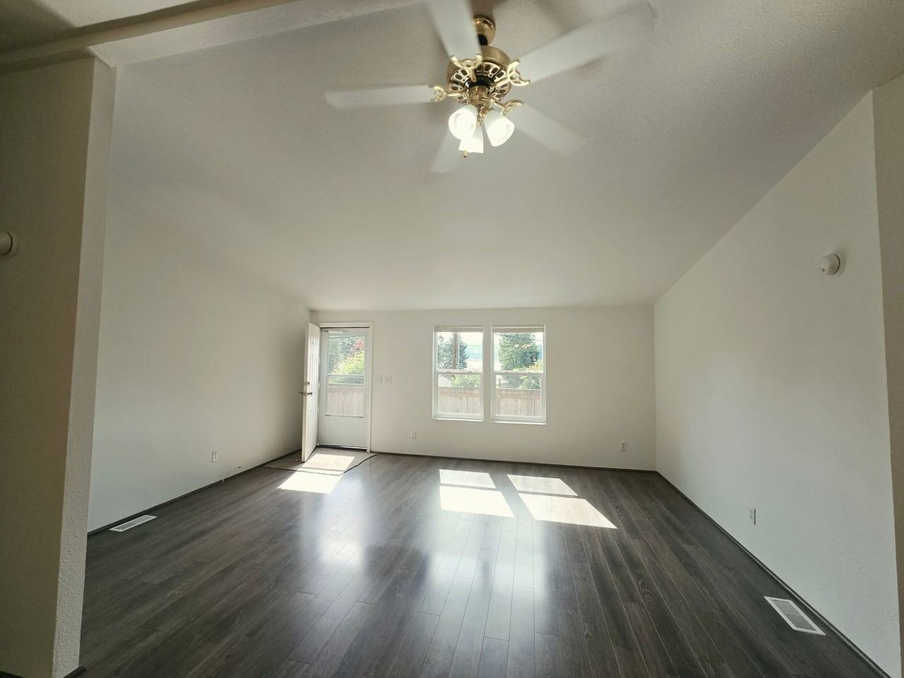 1450 Northlake Way Nw - Photo 4 of 38