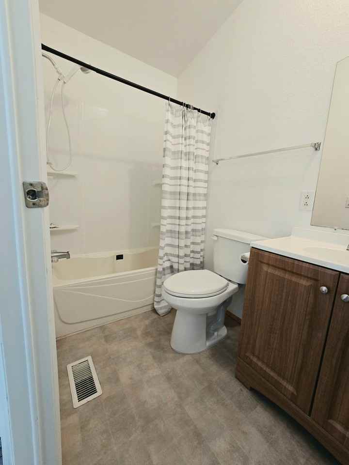 1450 Northlake Way Nw - Photo 6 of 38