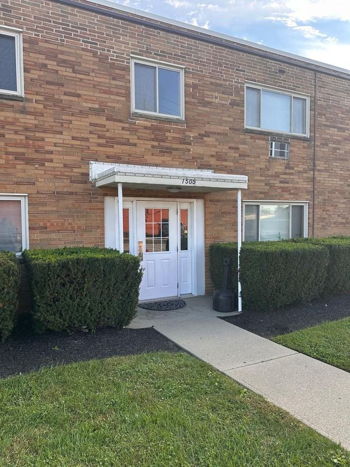 1505 Arbor St - Photo 2 of 12