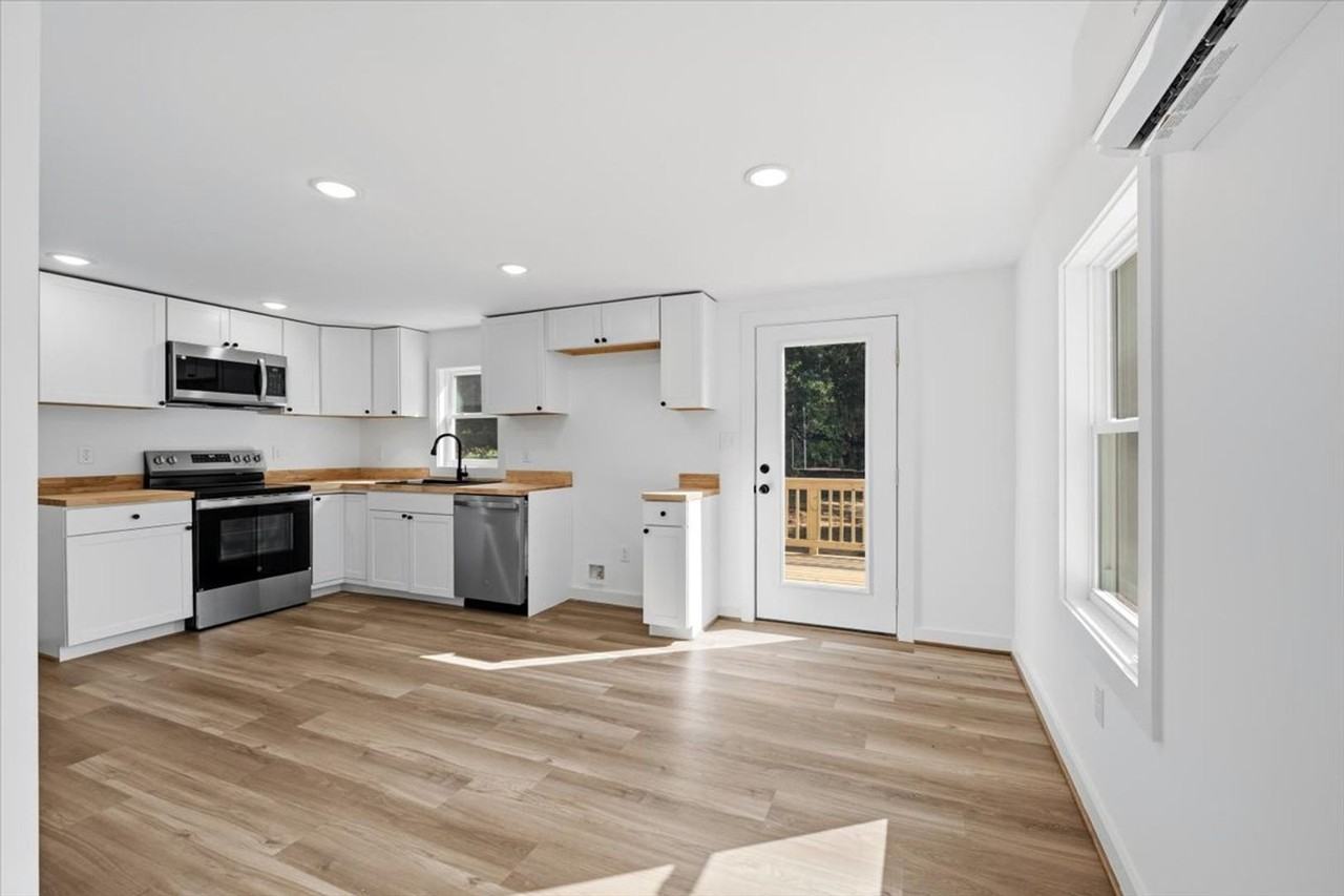 15221 Wright Rd - Photo 2 of 23