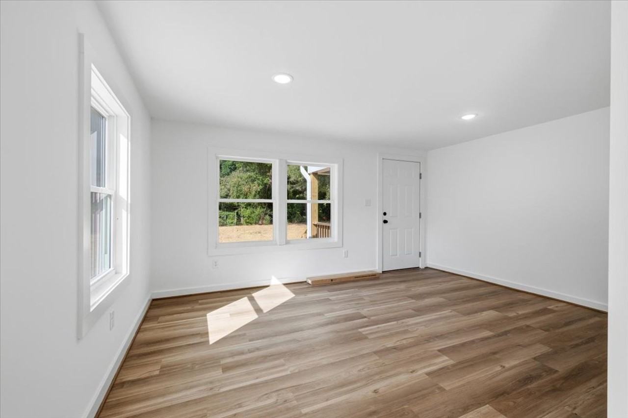 15221 Wright Rd - Photo 3 of 23