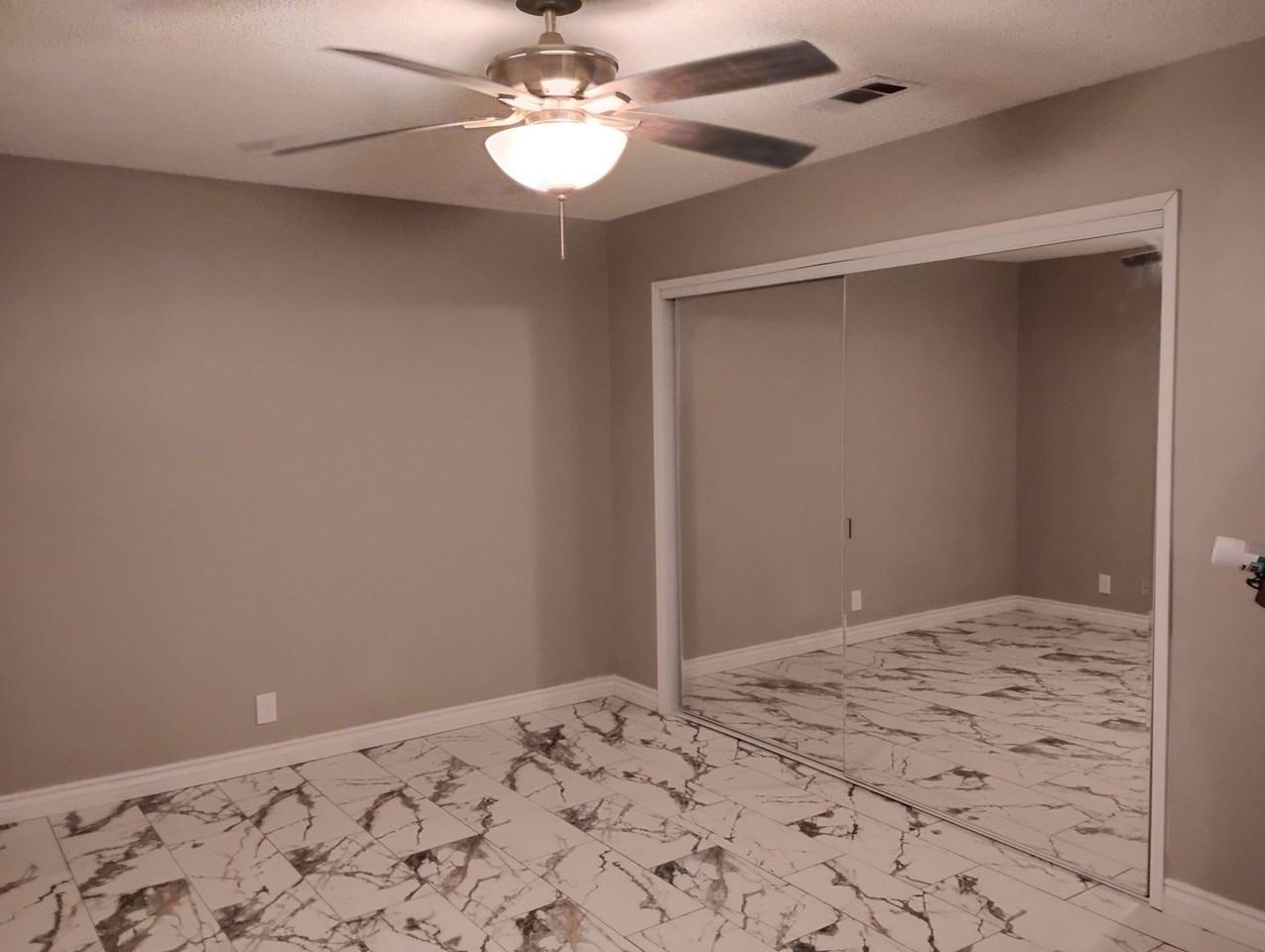 44755 Jefferson Ct - Photo 5 of 25