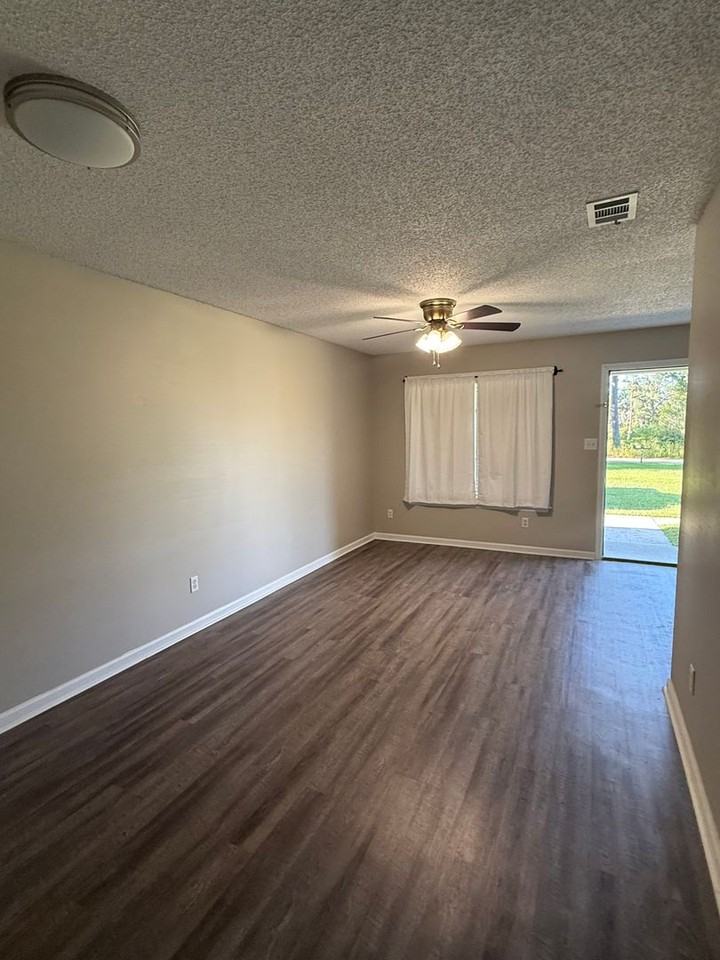 6004 Susan Cir - Photo 3 of 10