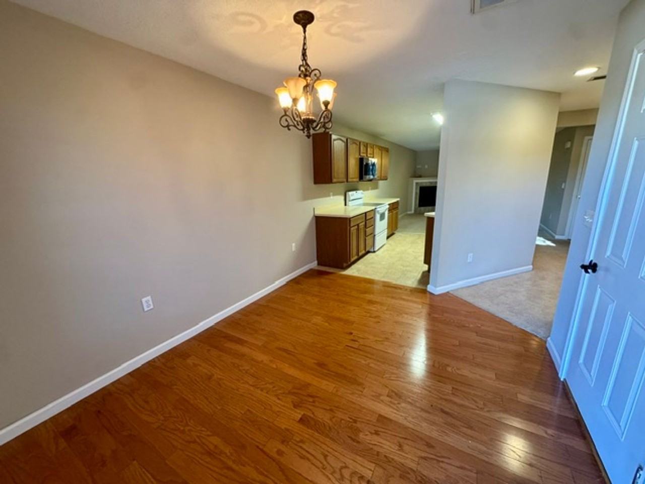 209 Covington Ln - Photo 2 of 18