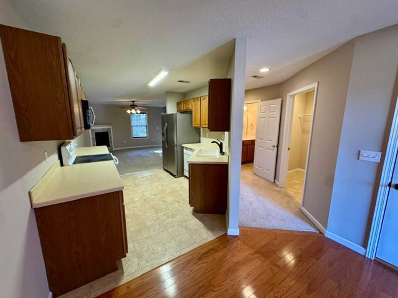 209 Covington Ln - Photo 3 of 18