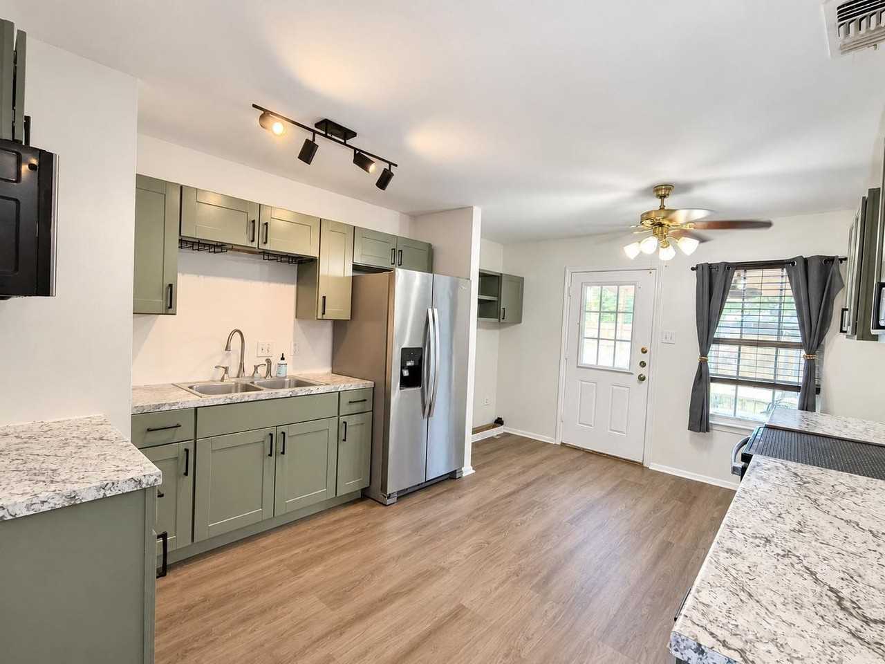 3201 Grove Cir - Photo 2 of 7