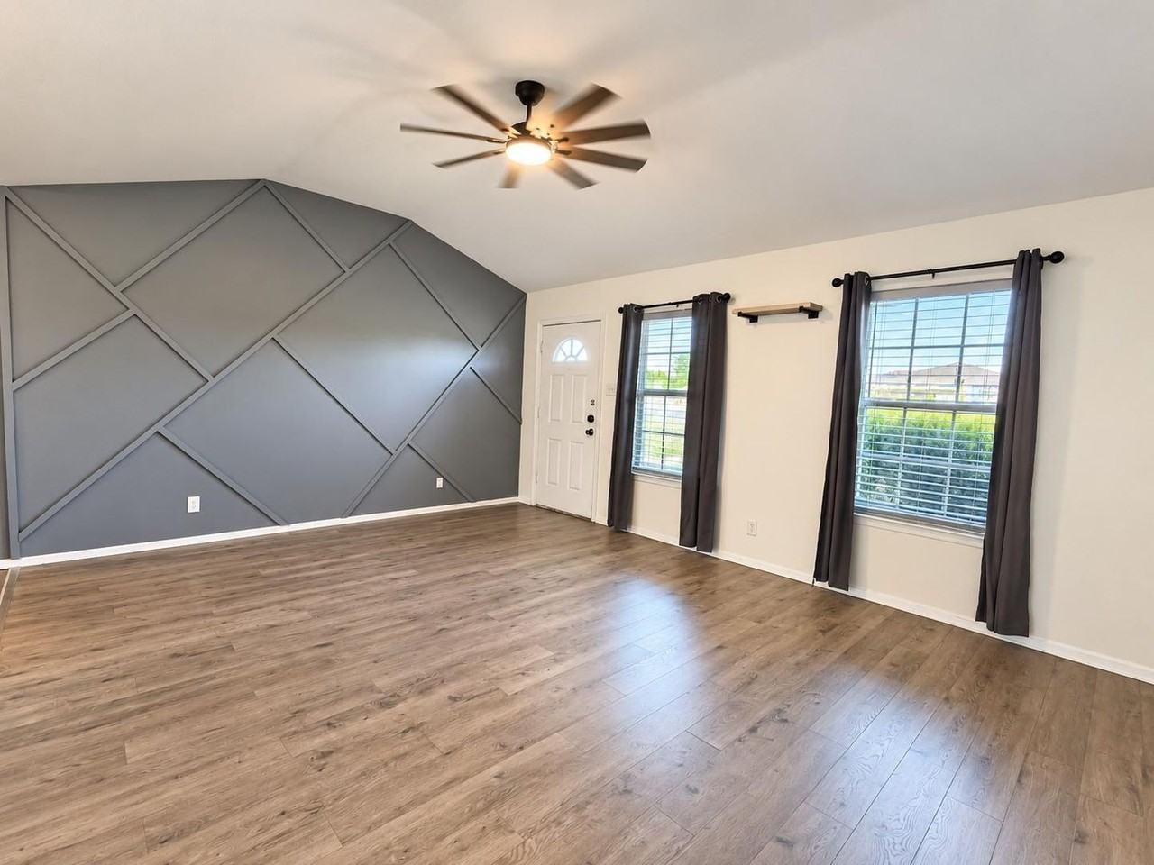 3201 Grove Cir - Photo 3 of 7