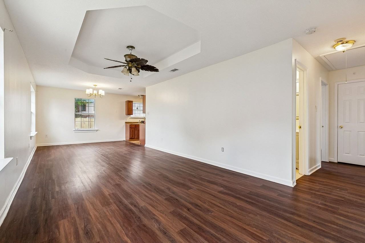 5140 Westlake Dr - Photo 3 of 12