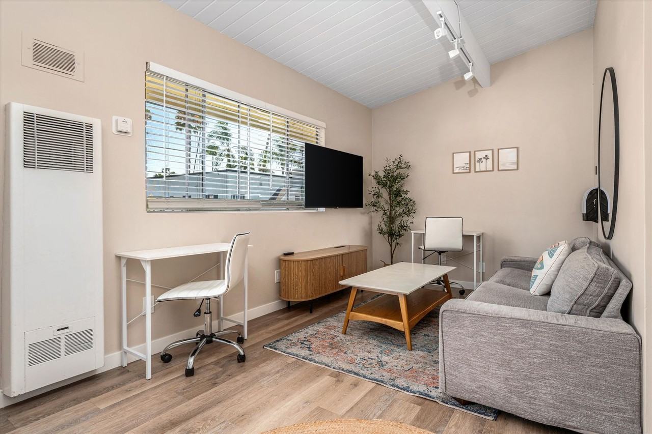 319 W Montecito St - Photo 3 of 14