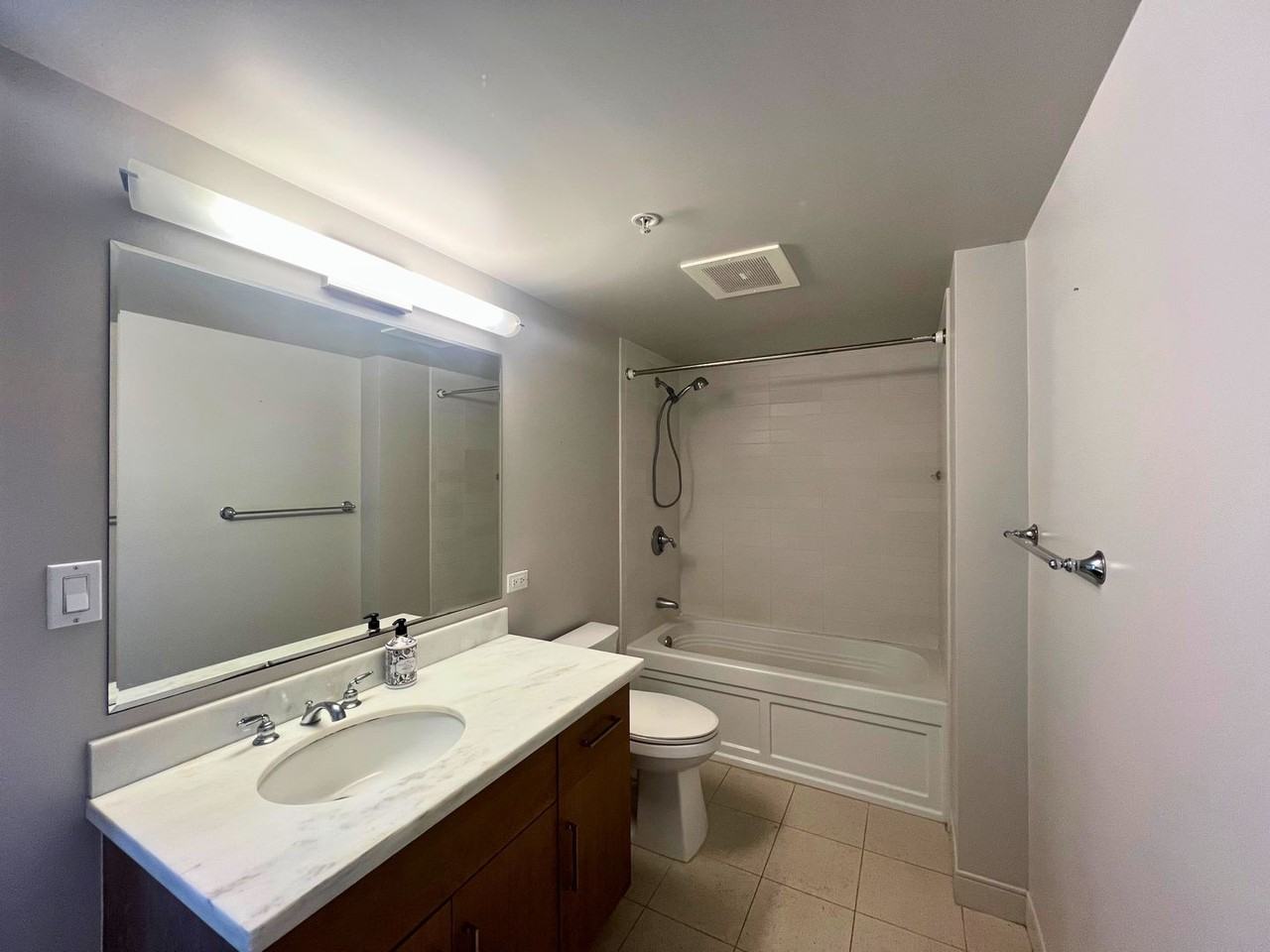 1009 Kapiolani Blvd #3206 - Photo 4 of 18