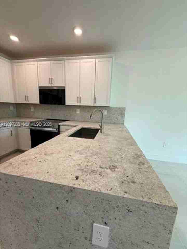 7263 7263 SW 46 St th 7263 - Photo 5 of 16