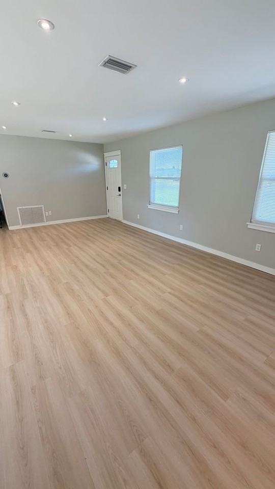 1411 Illinois Ave - Photo 4 of 22