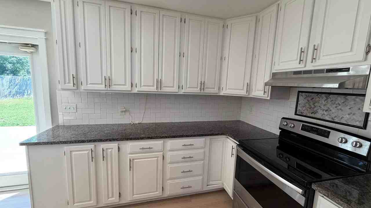 1411 Illinois Ave - Photo 7 of 22
