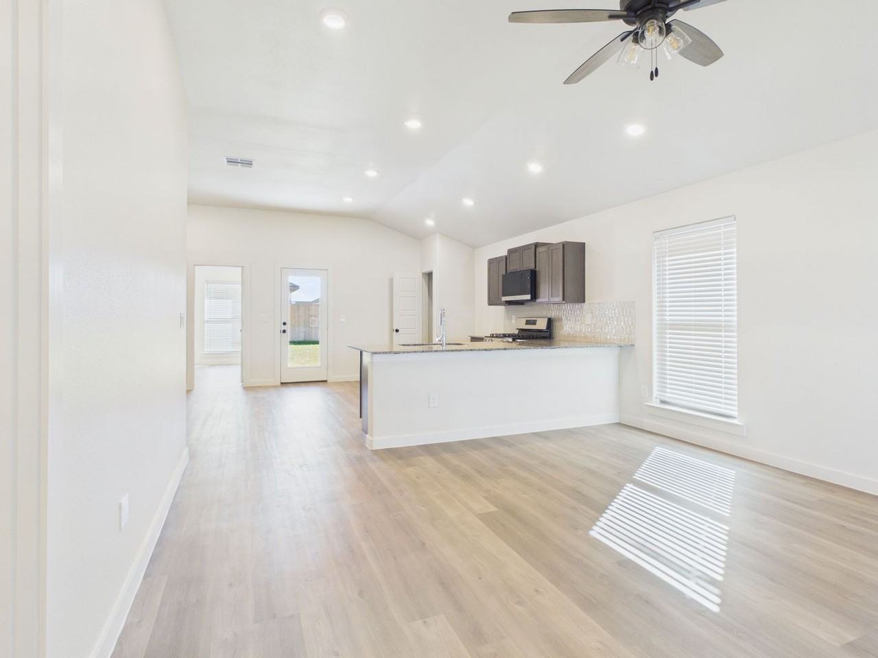 9103 Prairieland Dr - Photo 3 of 30
