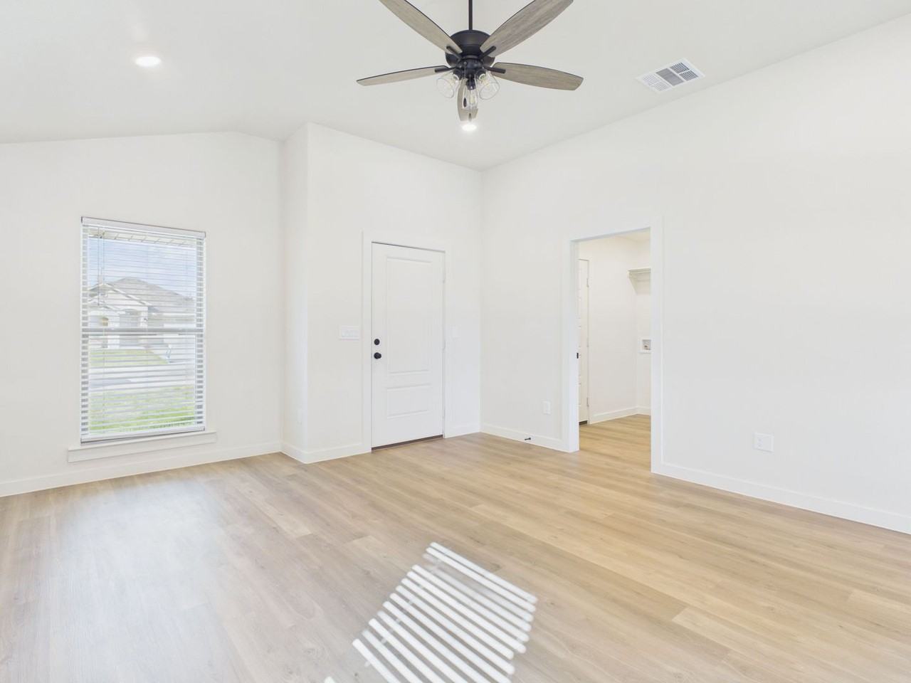 9103 Prairieland Dr - Photo 5 of 30
