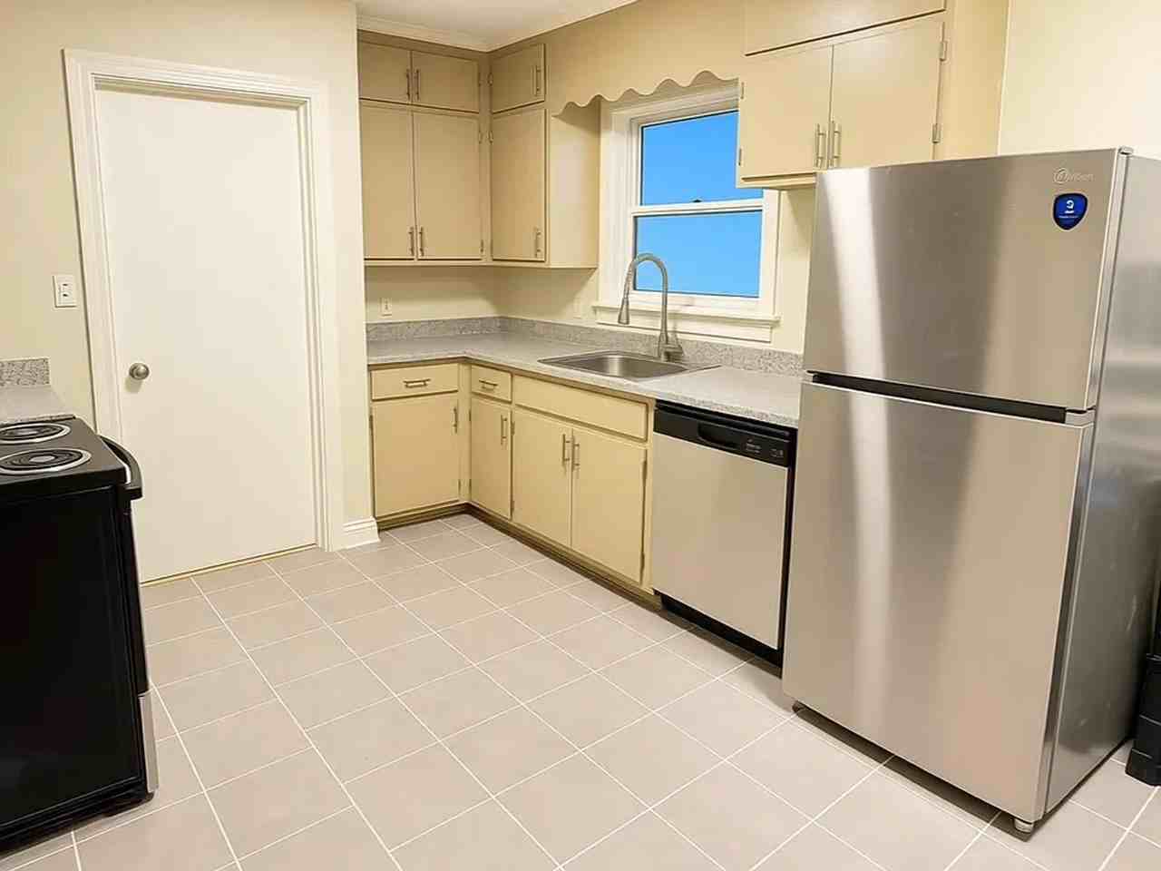718 Sunset Ave Apartments - Photo 7 of 11