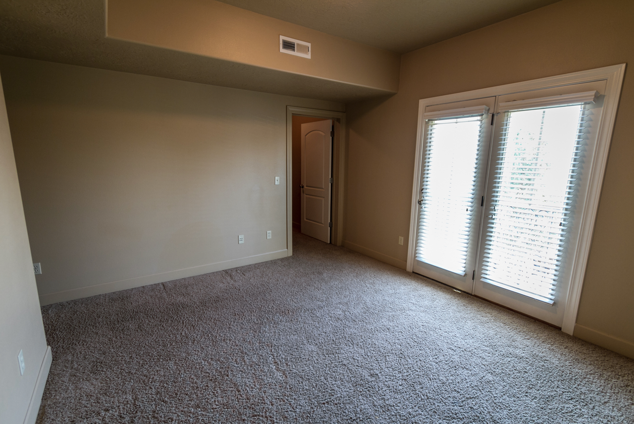 982 W 960 N - Photo 7 of 10