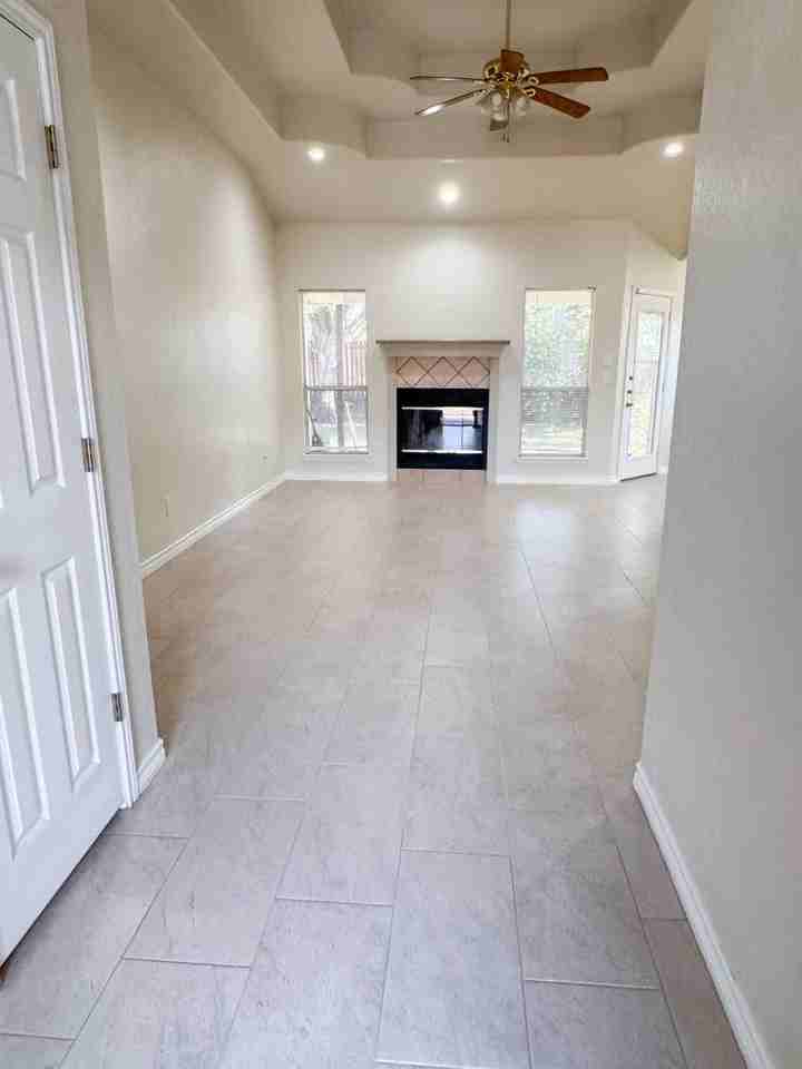 2911 Phoenix Dr - Photo 3 of 15