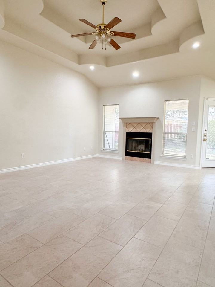 2911 Phoenix Dr - Photo 5 of 15
