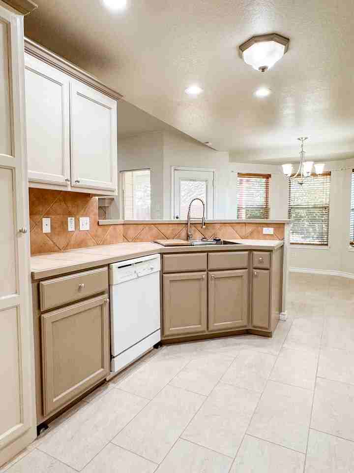 2911 Phoenix Dr - Photo 6 of 15