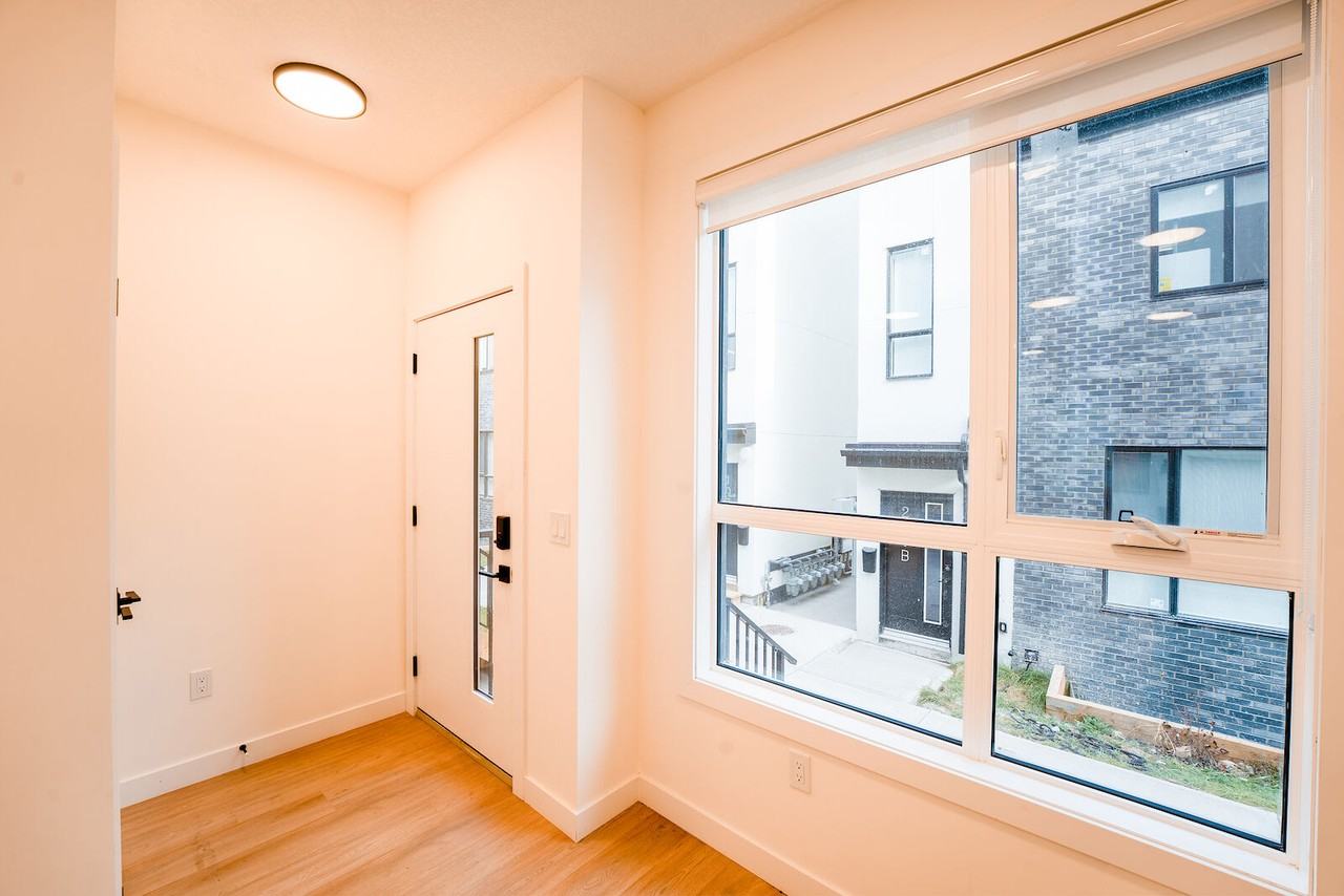 1735 32 St Sw - Photo 3 of 19