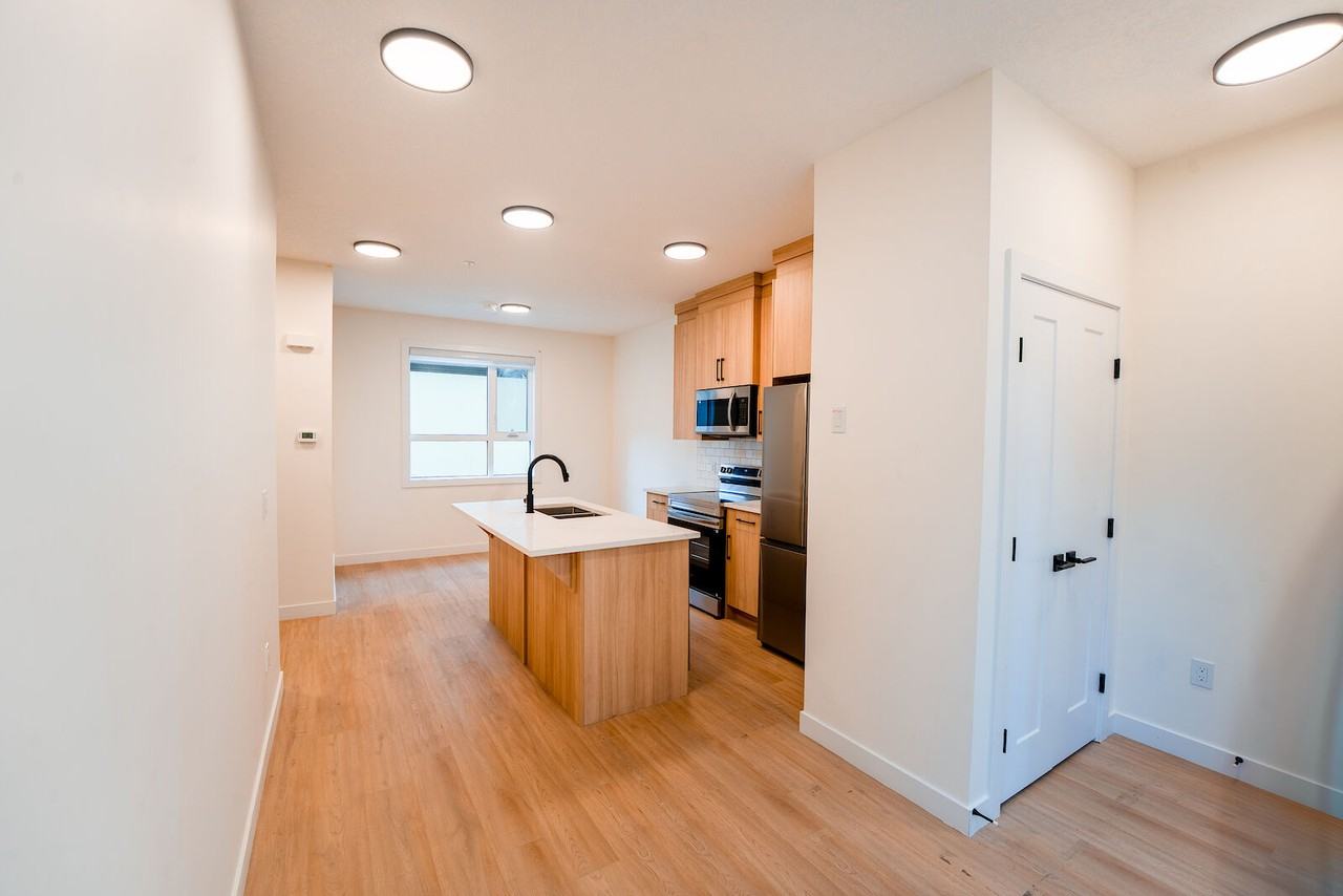 1735 32 St Sw - Photo 4 of 19