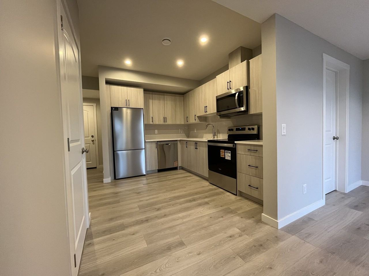 218 Savoy Landng Se - Photo 4 of 11
