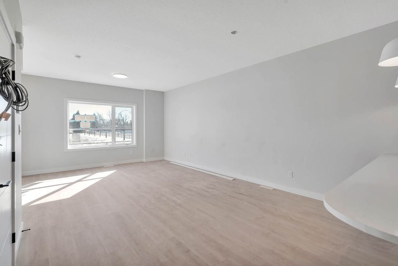10441 2a - 10441 161 St Nw - Photo 4 of 22
