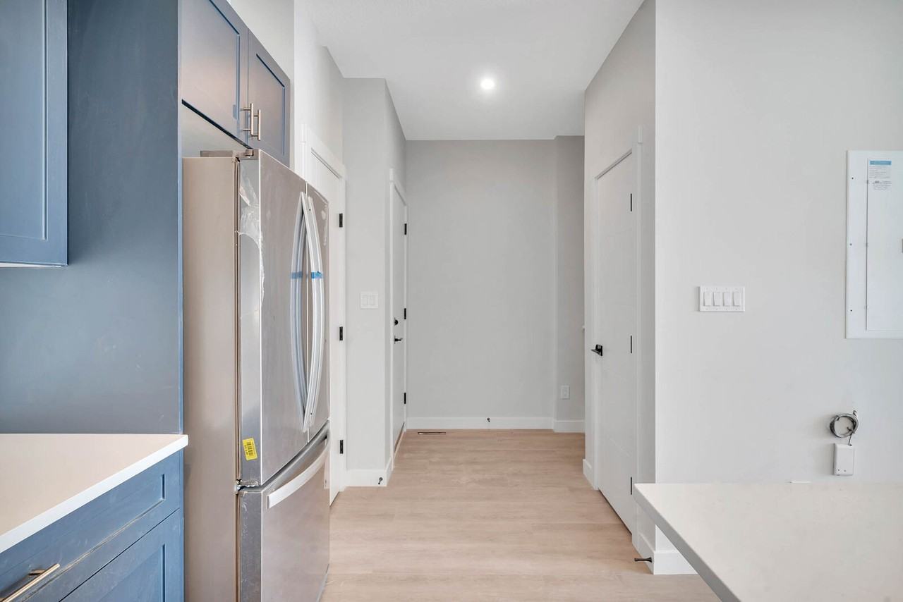 10441 2a - 10441 161 St Nw - Photo 5 of 22