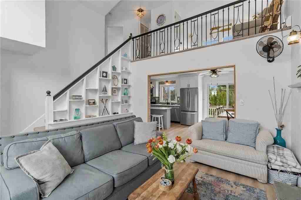 17 Clifford Dr - Photo 4 of 36