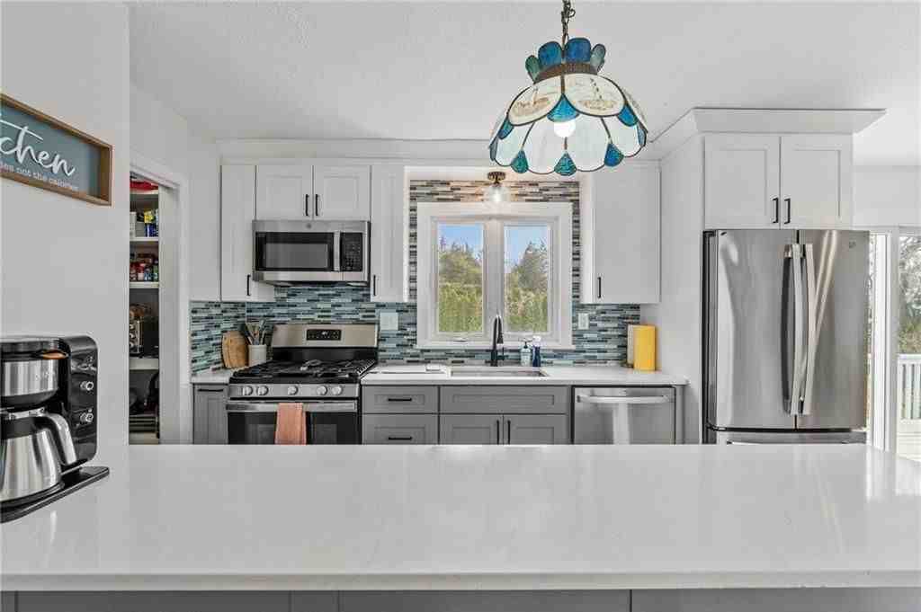17 Clifford Dr - Photo 6 of 36