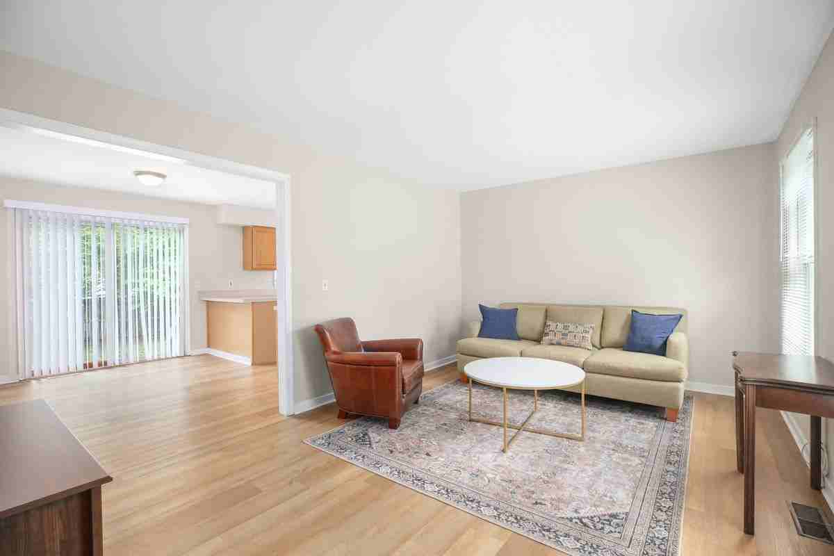 1002 Stafford Ave - Photo 5 of 30