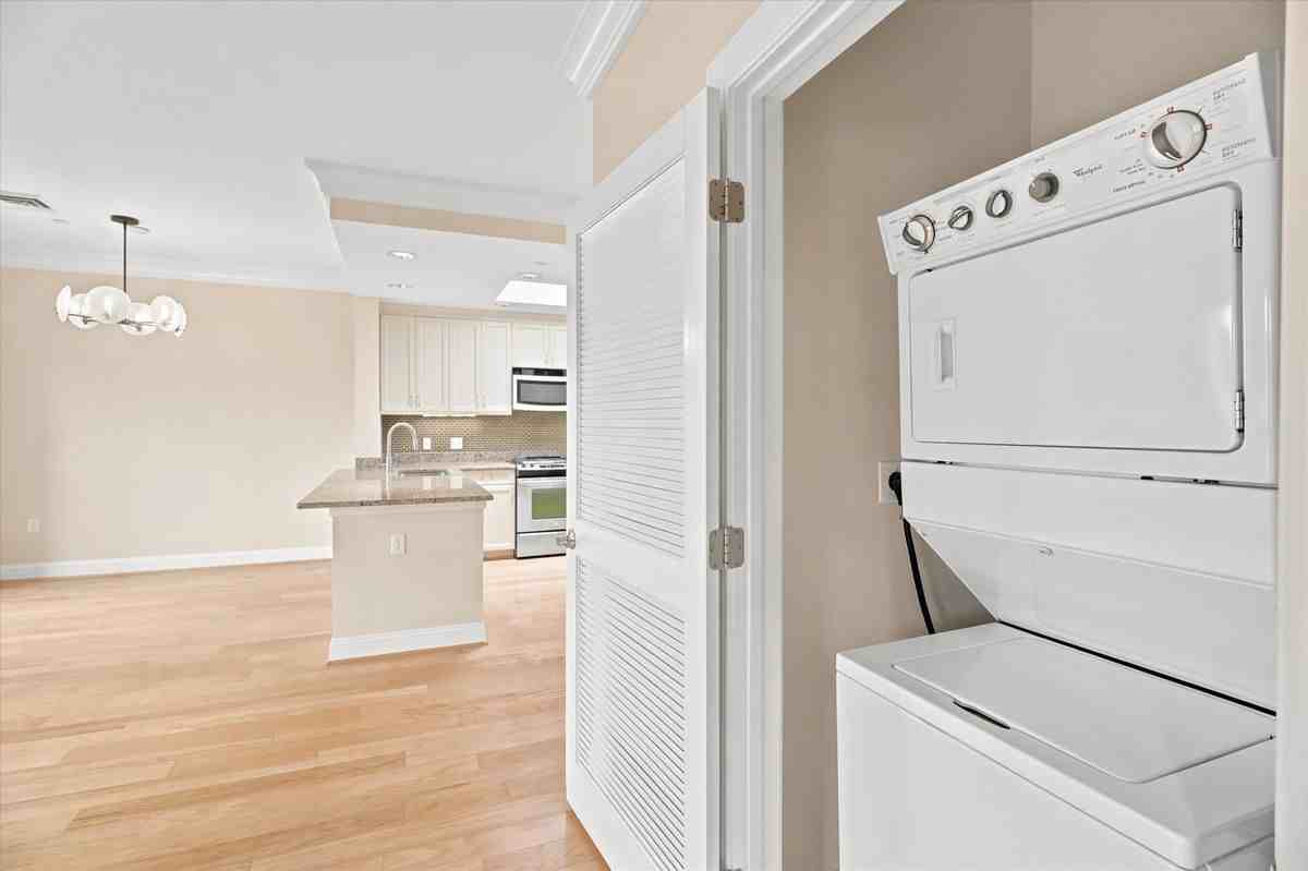 629 Hammond St - Photo 3 of 32