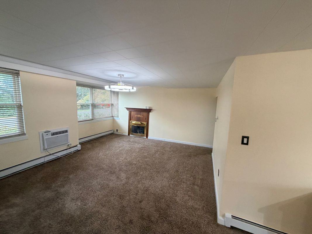 901 Hilltop Dr - Photo 2 of 6