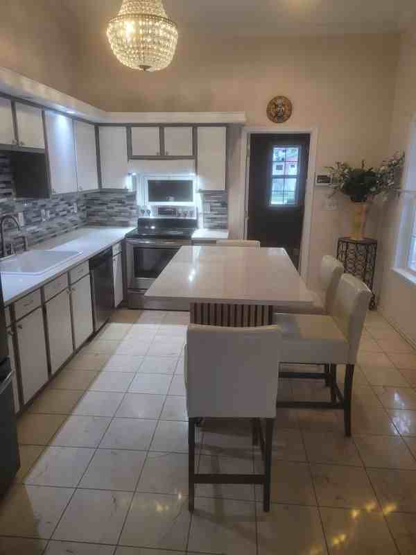 10322 Draycott Ave - Photo 7 of 17
