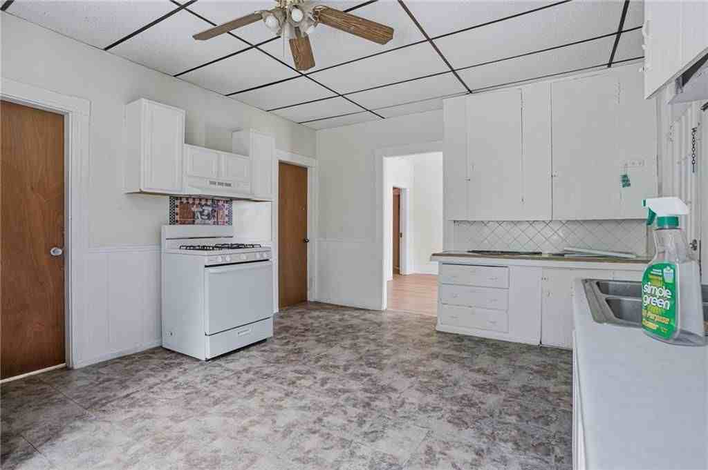 913 Social St ##2 - Photo 3 of 24