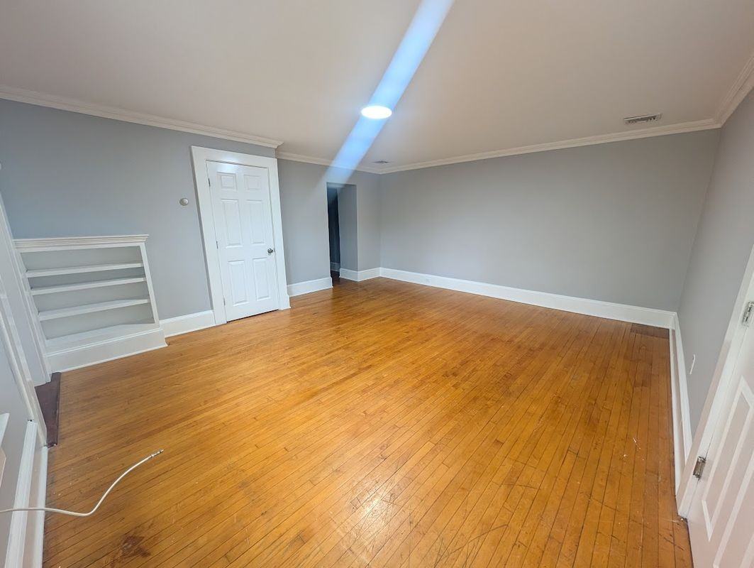 124 W Washington Ave - Photo 2 of 7