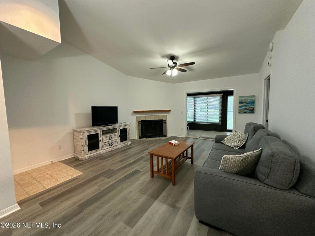 3110 Sea Hawk Dr - Photo 7 of 35