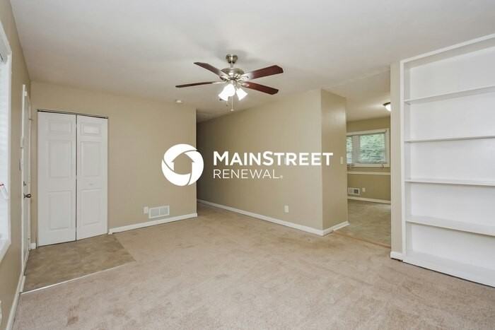 464 Pinecrest Dr - Photo 4 of 15