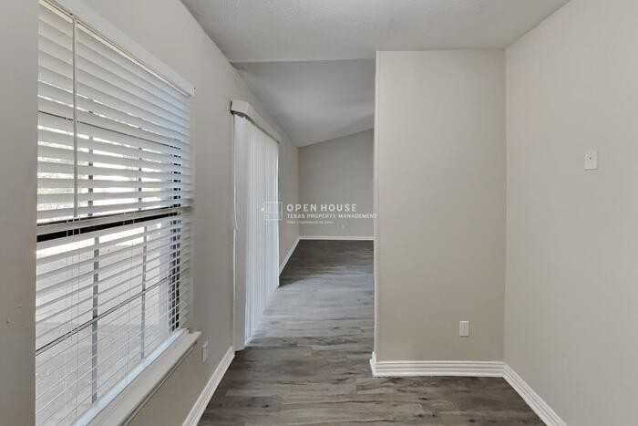 1528 Jabbet Dr - Photo 7 of 21
