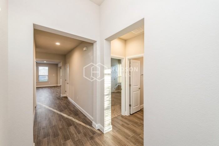 2309 Waggoner Ranch Dr - Photo 3 of 31
